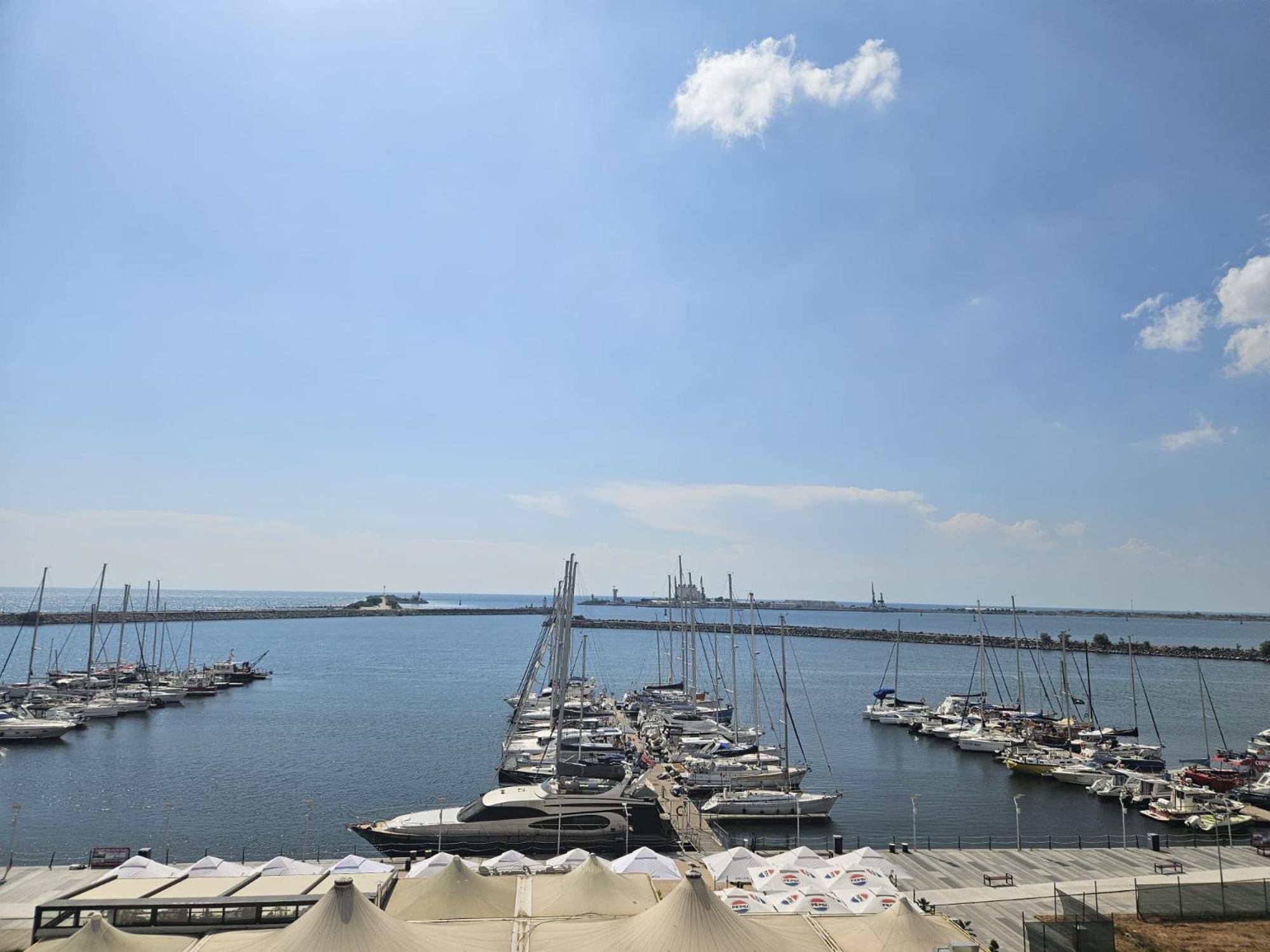 Blue Marina Sea View Apartman Mangalia Kültér fotó