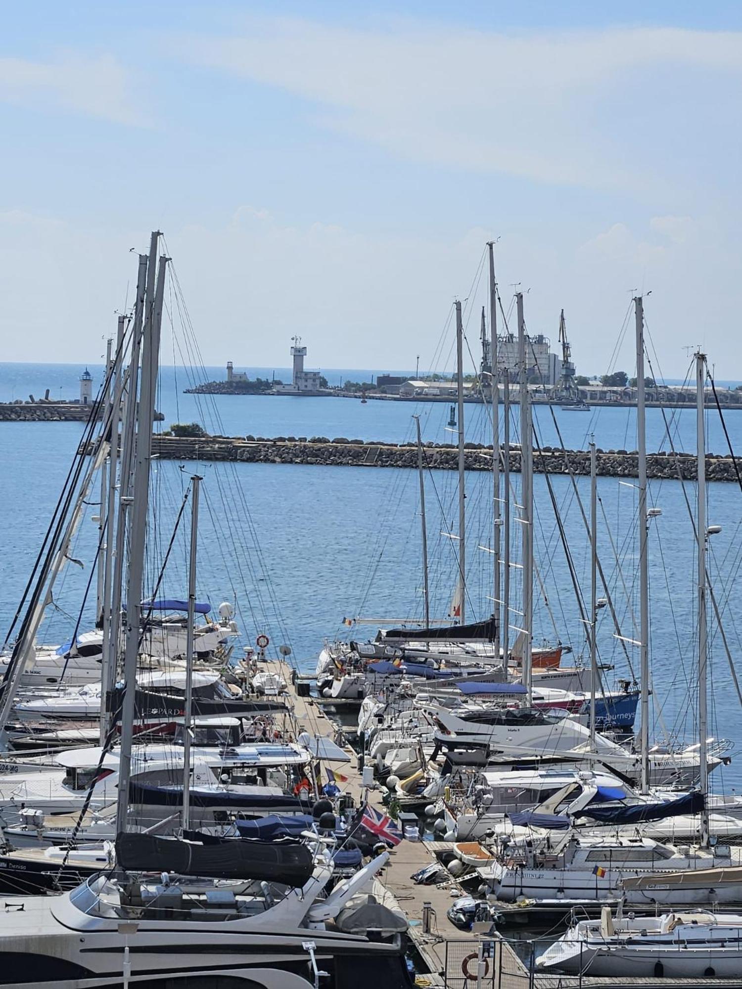 Blue Marina Sea View Apartman Mangalia Kültér fotó